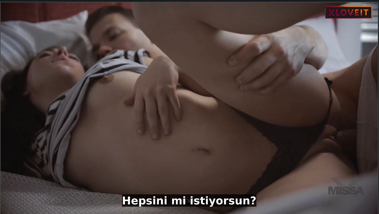 Gece sarılıp yattığı tatlı kız kardeşini dayanamayıp sikti